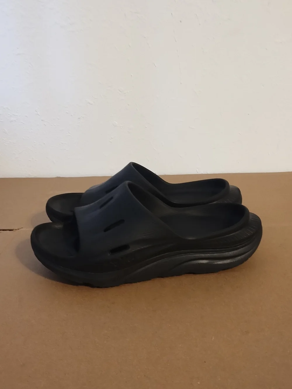 HOKA One One Ora Recovery Slide and Womens Slippers Black unisex very good
